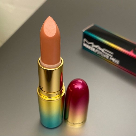 MAC Maker/Sylvie Meis Lipstick ~ satin finish - Picture 4 of 4